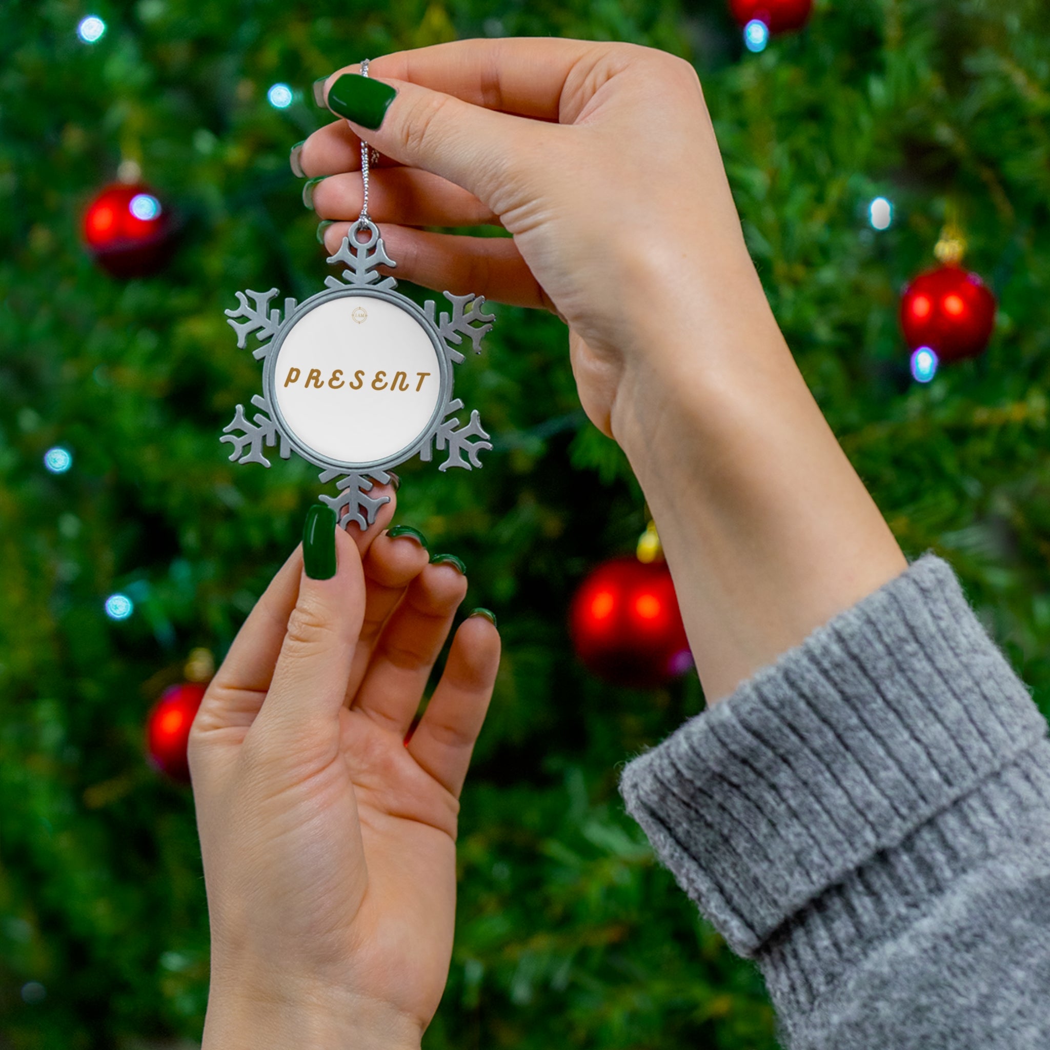 Pewter Snowflake Ornament – Personalized 'Present' Holiday Keepsake